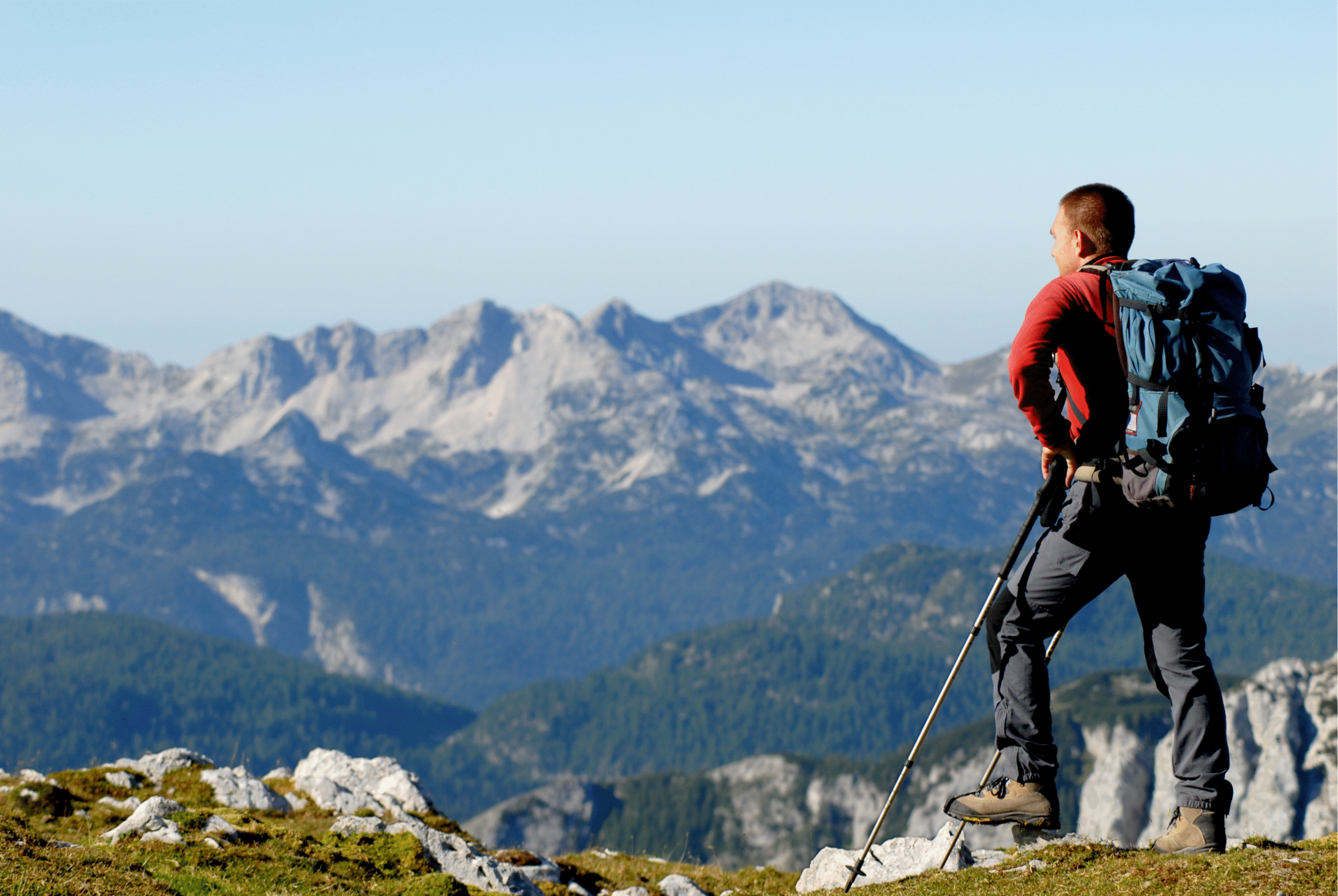 Kranjska Gora – priljubljena alpska destinacija v Sloveniji, znana po smučanju, pohodništvu in čudovitih razgledih